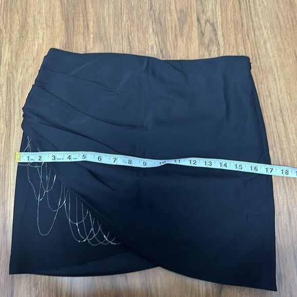 BEBE Black Side Ruched Mini Skirt with Chain Details. Sz 2 - Picture 7 of 14